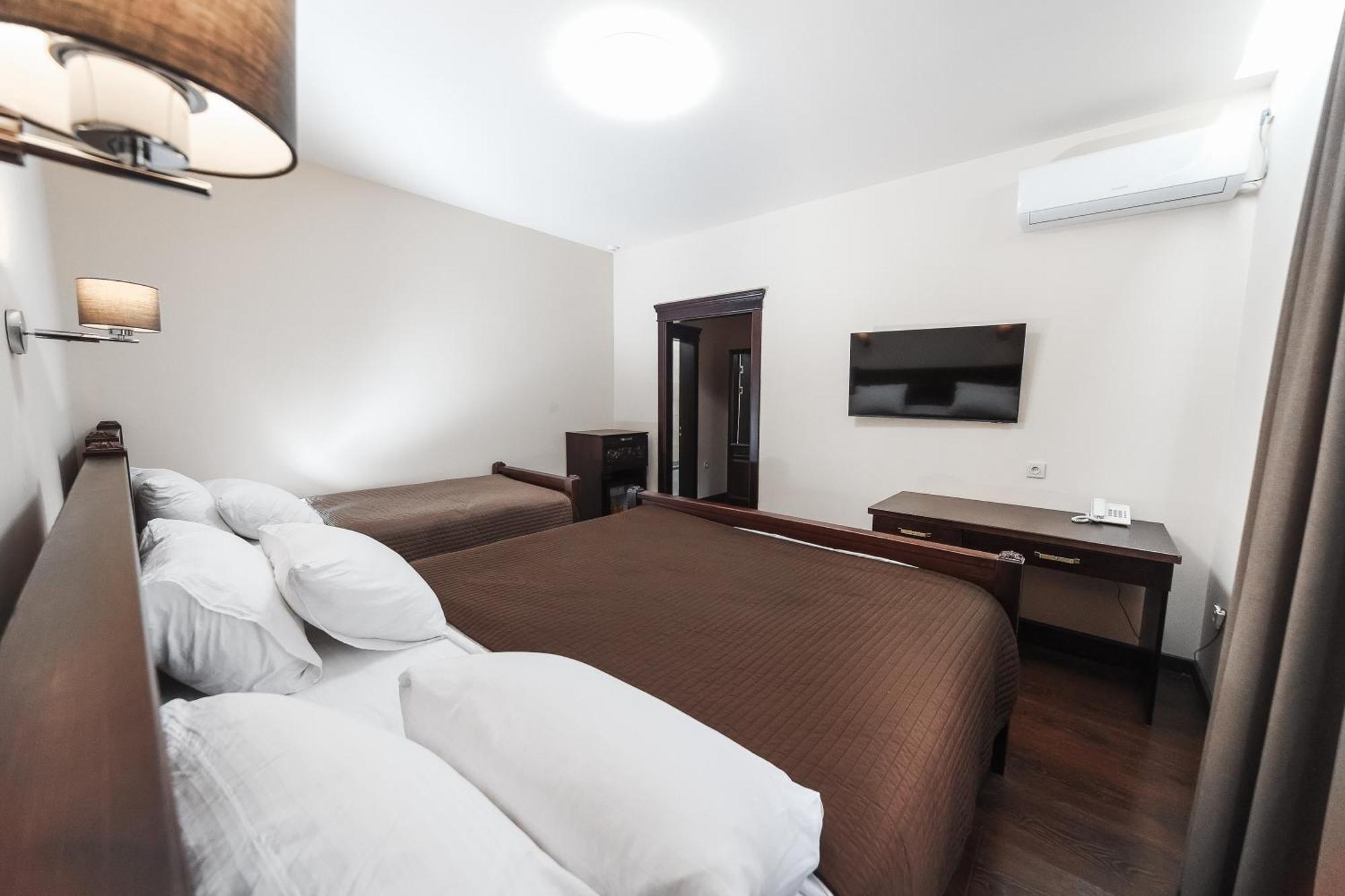 Dvin Hotel بافلودار المظهر الخارجي الصورة