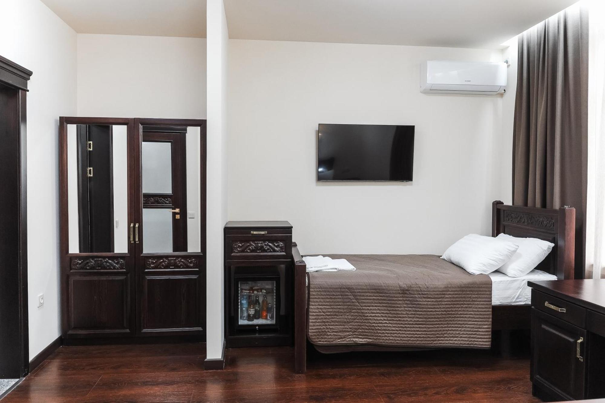 Dvin Hotel بافلودار المظهر الخارجي الصورة