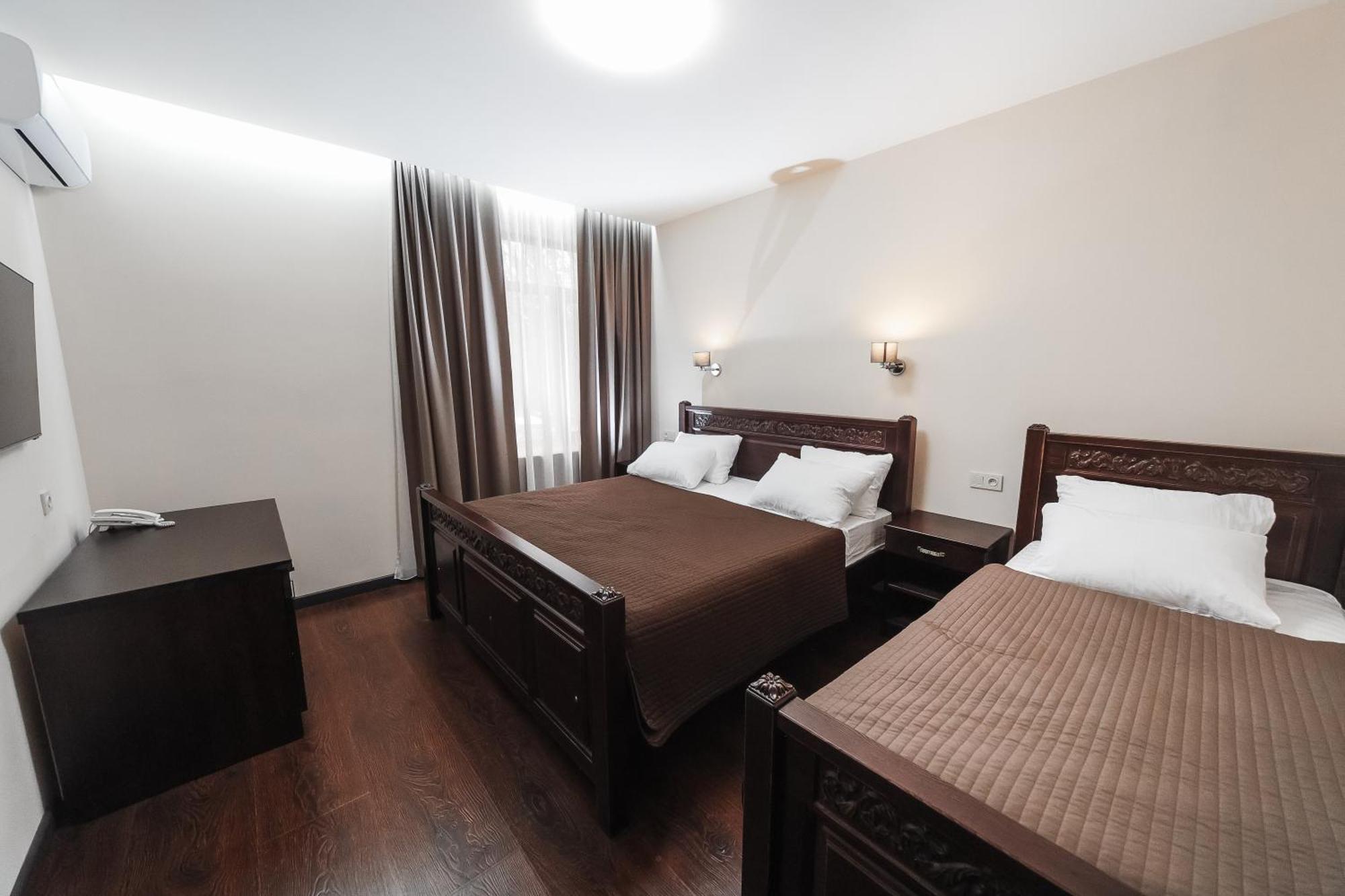 Dvin Hotel بافلودار المظهر الخارجي الصورة