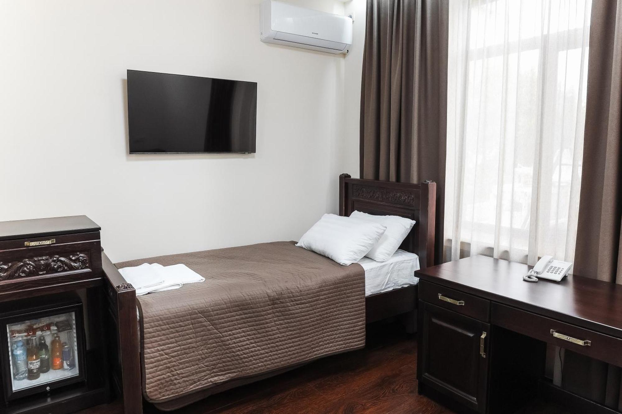Dvin Hotel بافلودار المظهر الخارجي الصورة