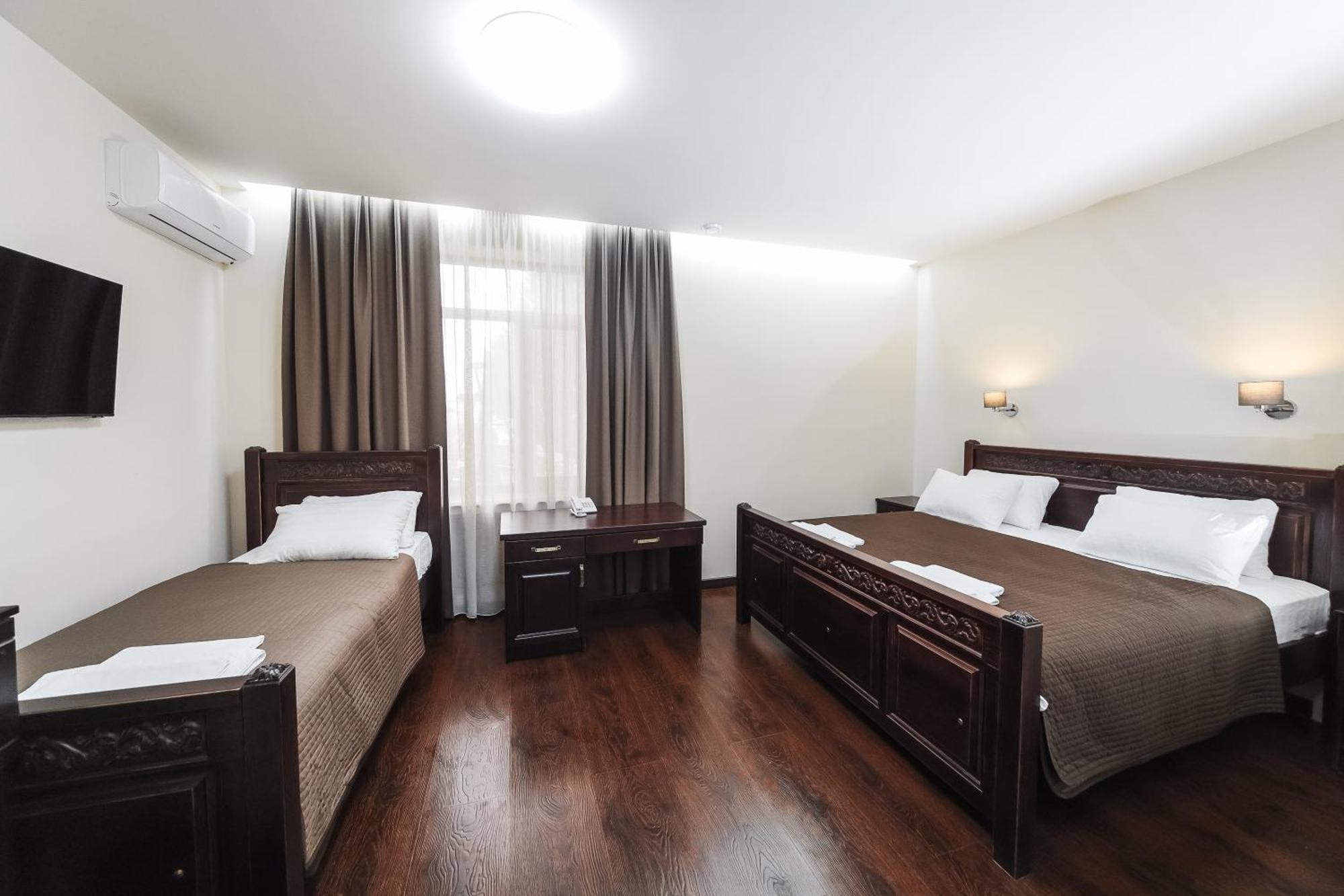 Dvin Hotel بافلودار المظهر الخارجي الصورة