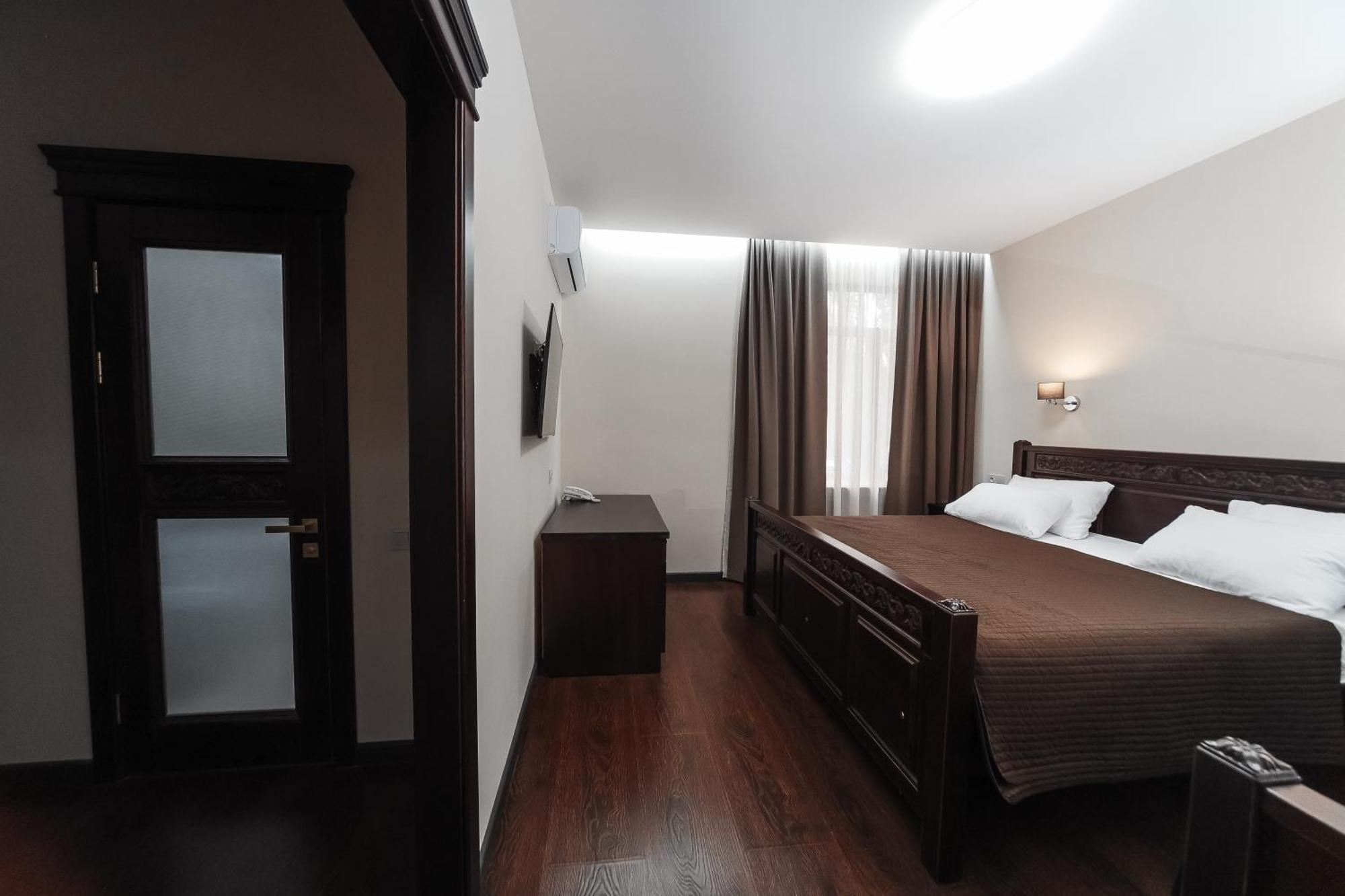 Dvin Hotel بافلودار المظهر الخارجي الصورة