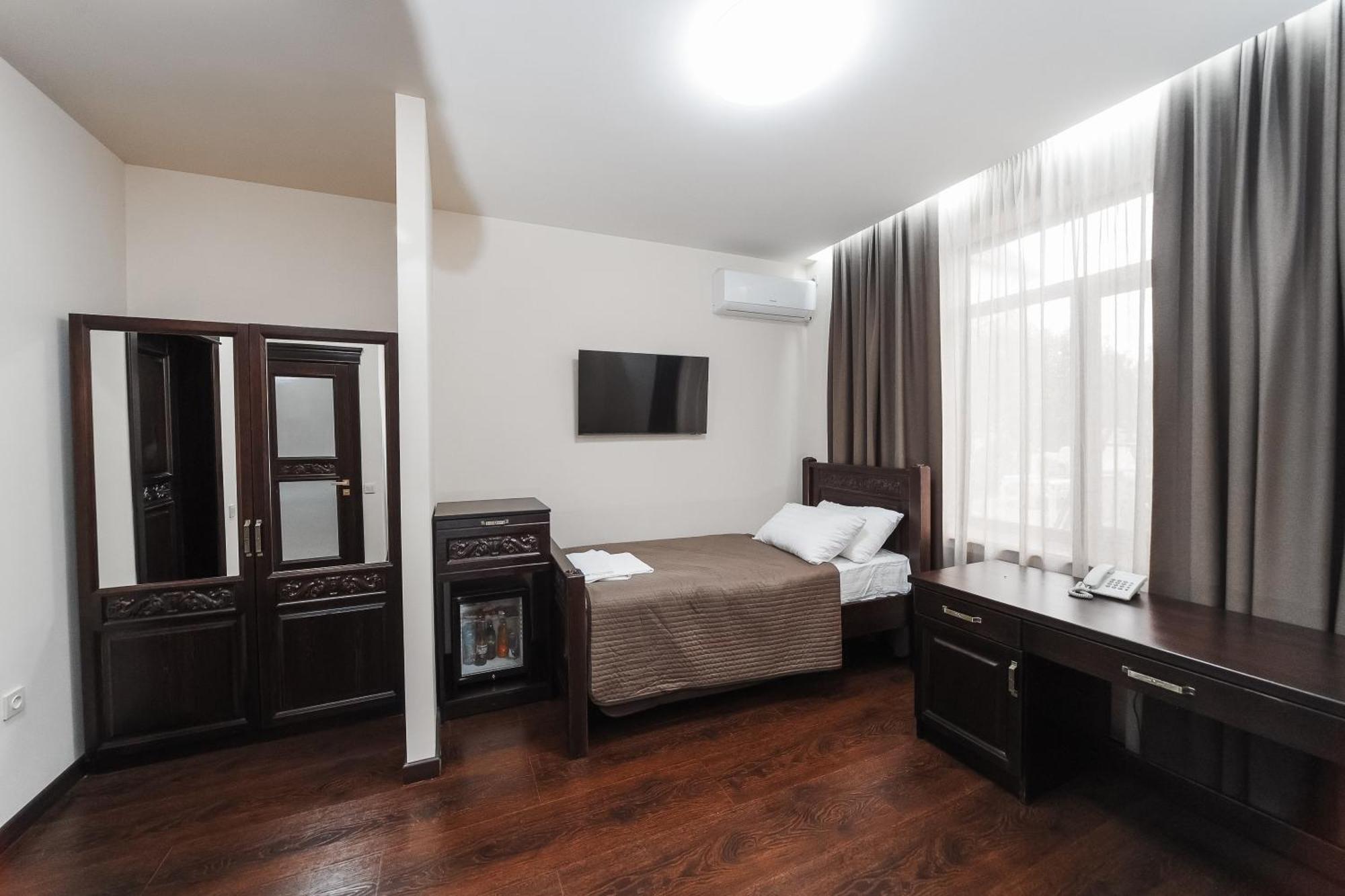 Dvin Hotel بافلودار المظهر الخارجي الصورة