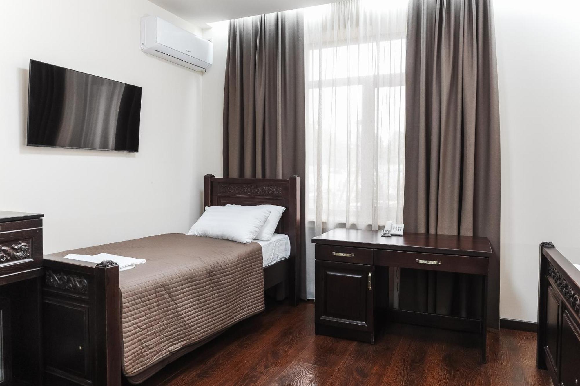 Dvin Hotel بافلودار المظهر الخارجي الصورة