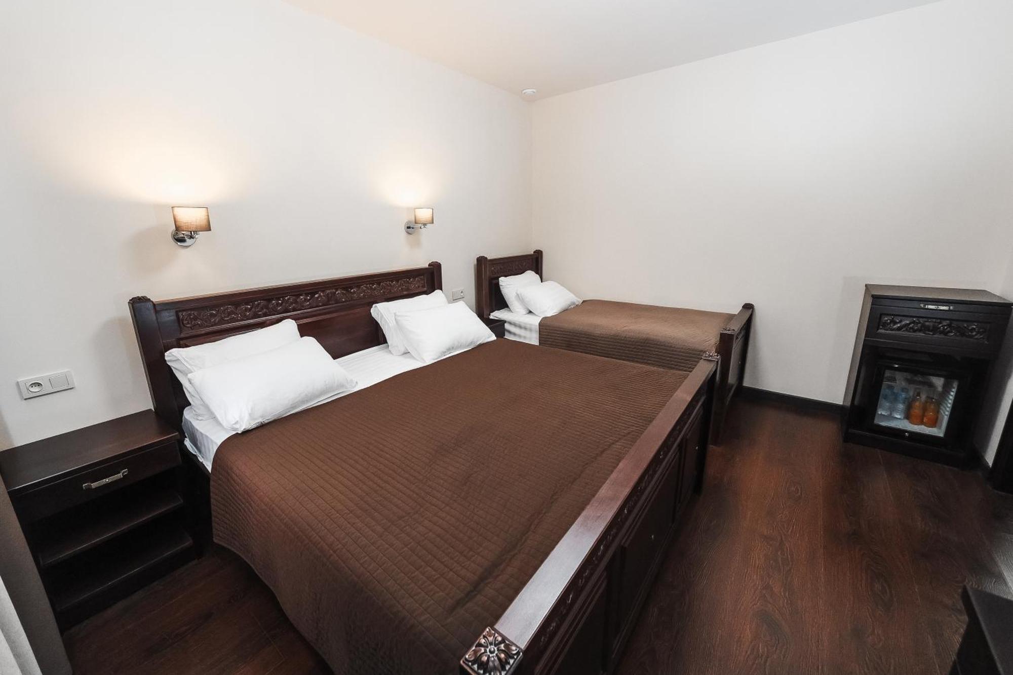 Dvin Hotel بافلودار المظهر الخارجي الصورة