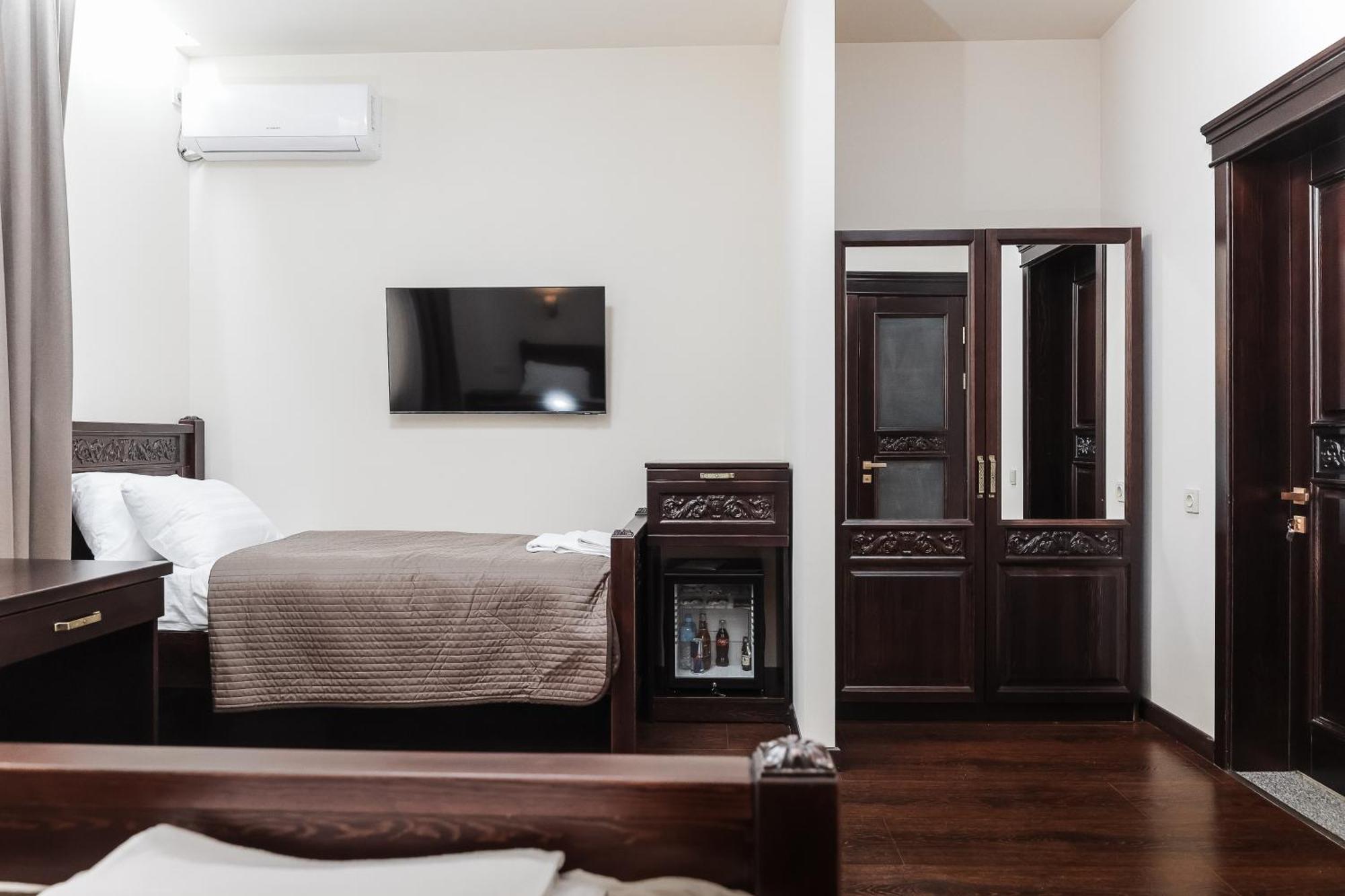 Dvin Hotel بافلودار المظهر الخارجي الصورة