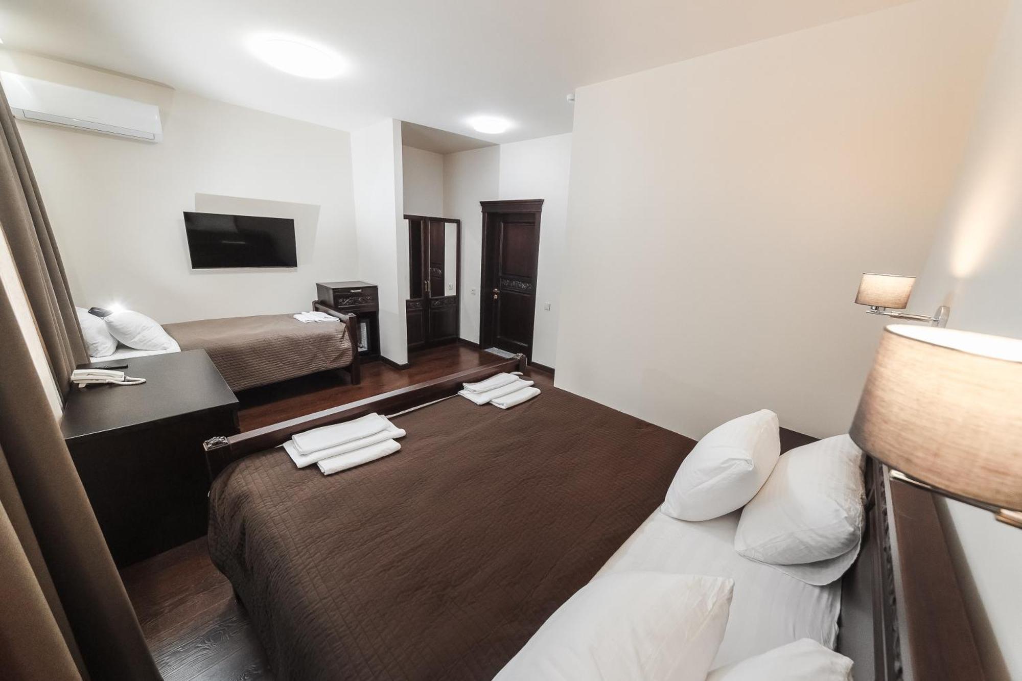 Dvin Hotel بافلودار المظهر الخارجي الصورة