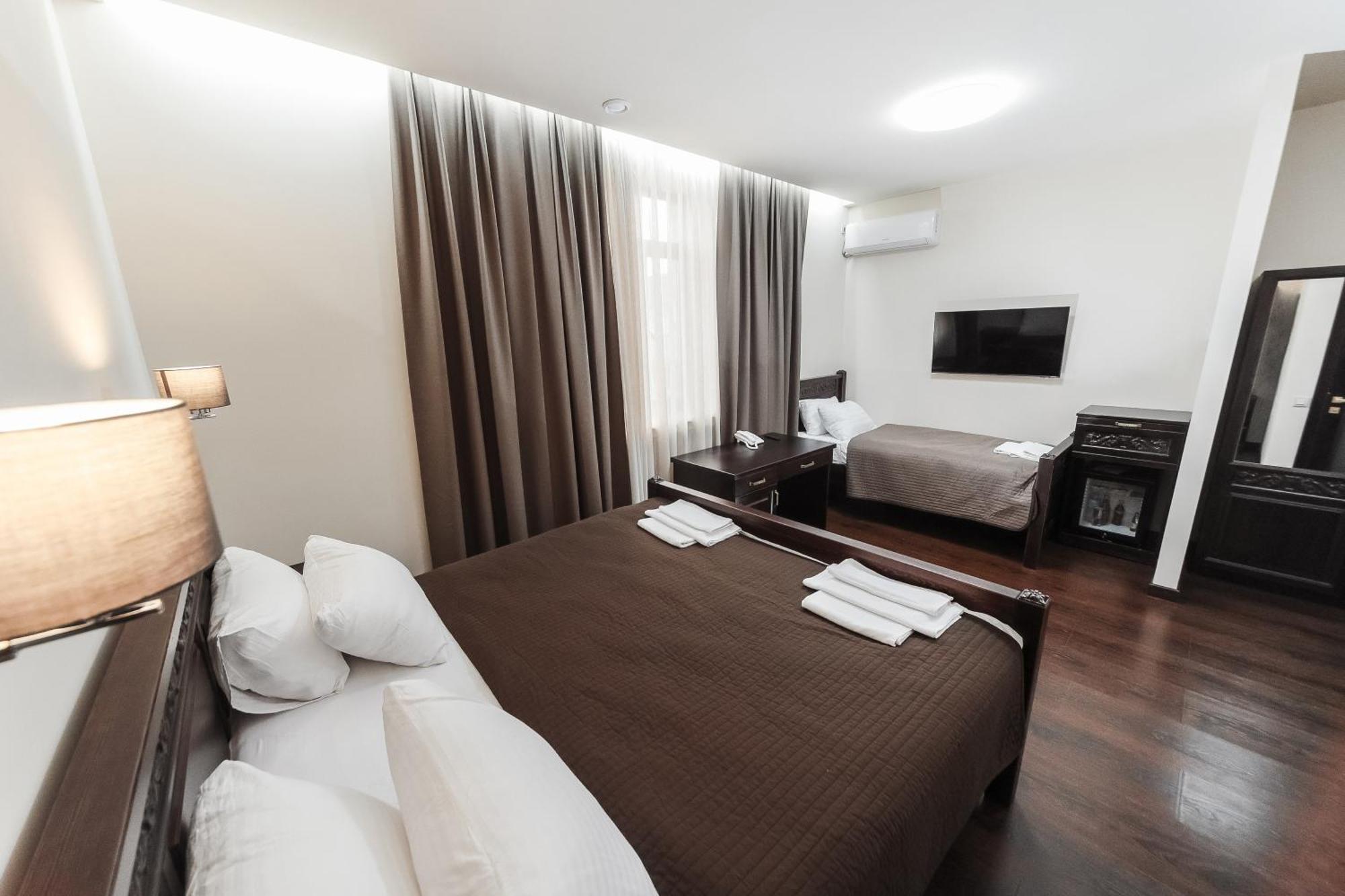 Dvin Hotel بافلودار المظهر الخارجي الصورة