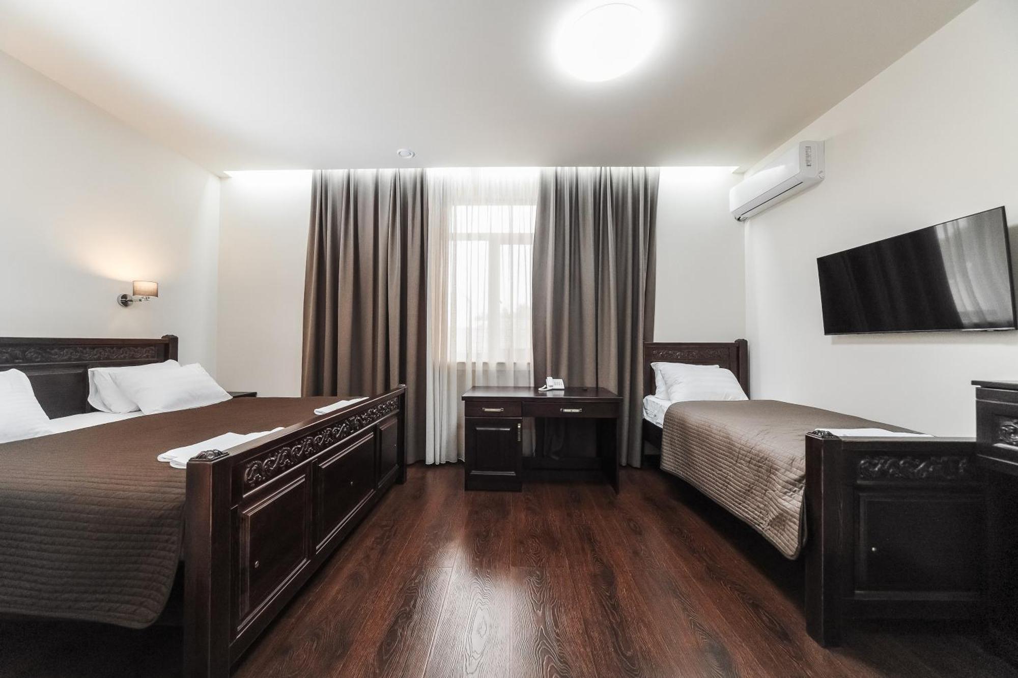 Dvin Hotel بافلودار المظهر الخارجي الصورة