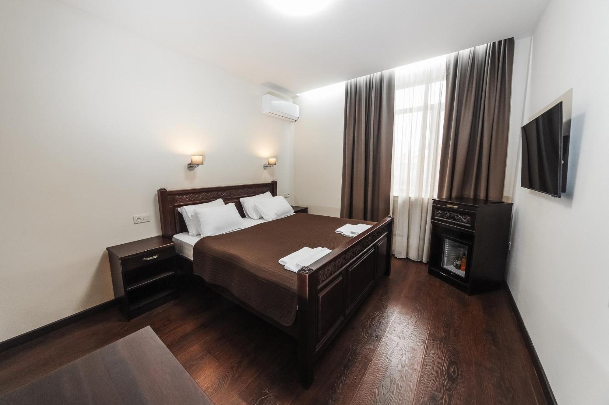 Dvin Hotel بافلودار المظهر الخارجي الصورة