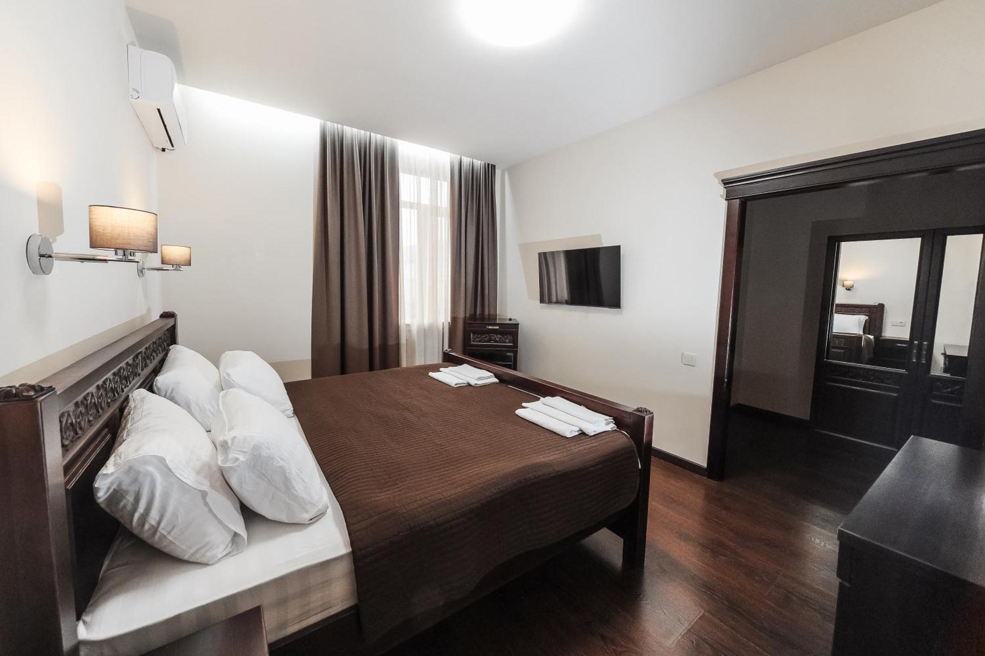 Dvin Hotel بافلودار المظهر الخارجي الصورة